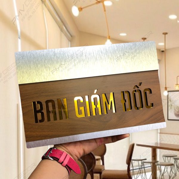 BẢNG, BIỂN PHÒNG. Alcorest + mica cán vân gỗ, nội dung âm bản có thể thay đổi dễ dàng, ngoài trời. BSN-PMV186