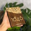 BẢNG, BIỂN SỐ PHÒNG. Gỗ 2 màu tương phản, thiết kế theo yêu cầu. BSP-PMV38