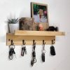 KỆ TREO TƯỜNG, TRANG TRÍ. Gỗ thông, móc treo đồng retro, phù hợp mọi không gian decor. KTT-PMV176
