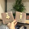 BẢNG WC, KT: 12*12cm. Gỗ MDF phủ melamine 2 màu tương phản. BWC-PMV104