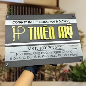 Biển công ty, nền Alcorest+Mica cán Ghi sần, inox 304 xước bạc, nội dung nổi 1cm+ in UV, ngoài trời BCT-PMV174